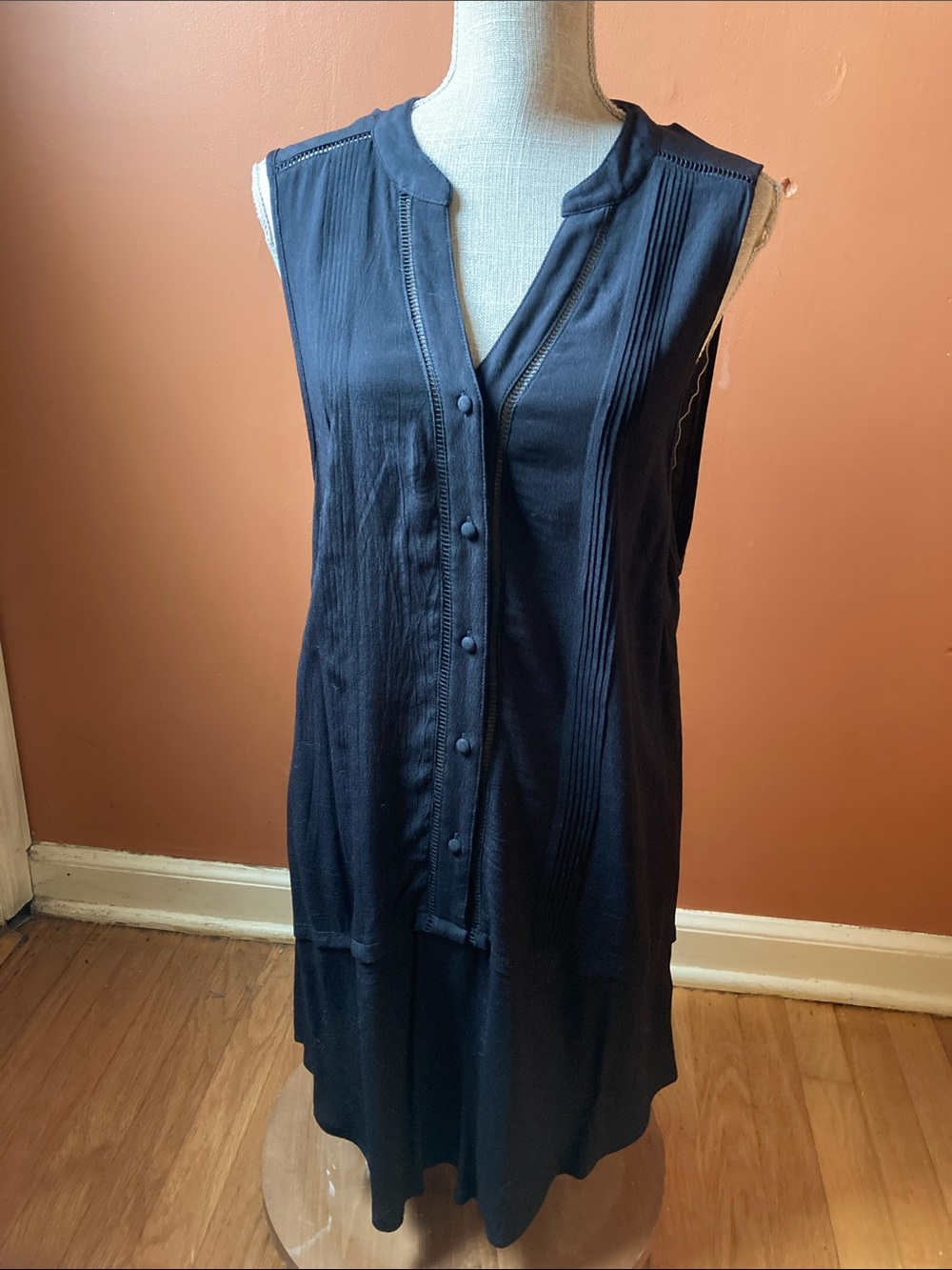 Bishop  & Young  Sleeveless  Black Button-Up Women's Dress
